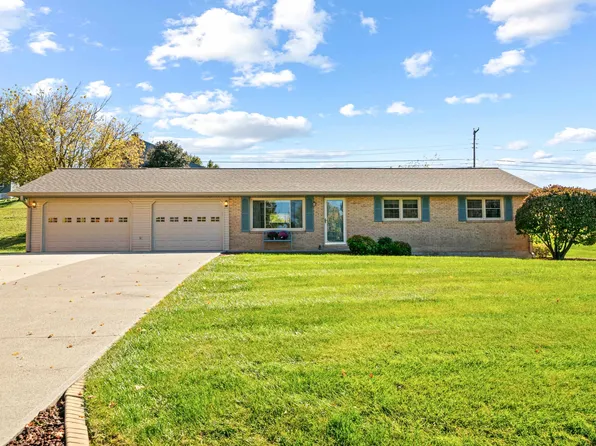 90 Overland Dr SW, Christiansburg, VA 24073