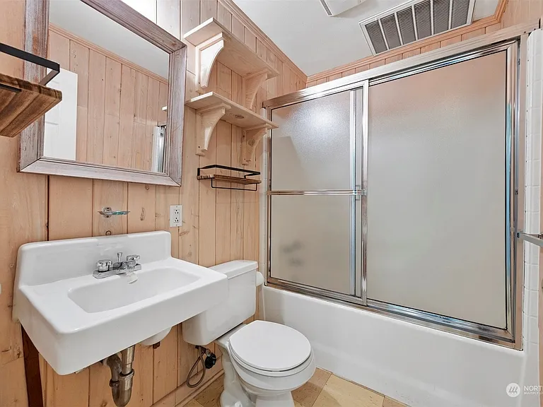 711 Donovan Ave #3 — Photo 4