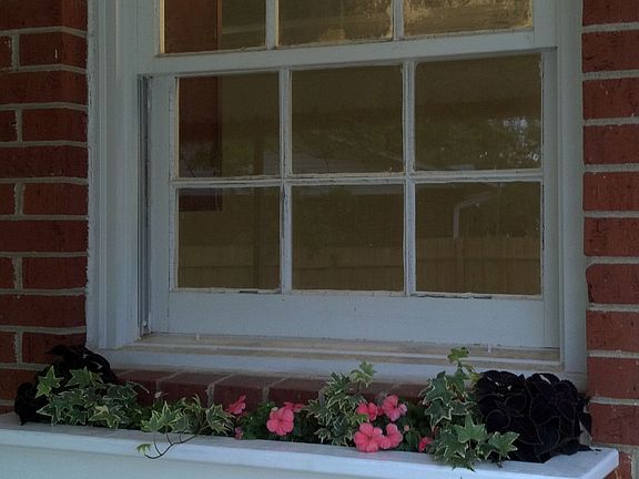 Lovely Flowerbox outside kitchen window.  Beautiful!  