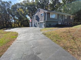 3 Patricia Ln, Newtown, CT 06470