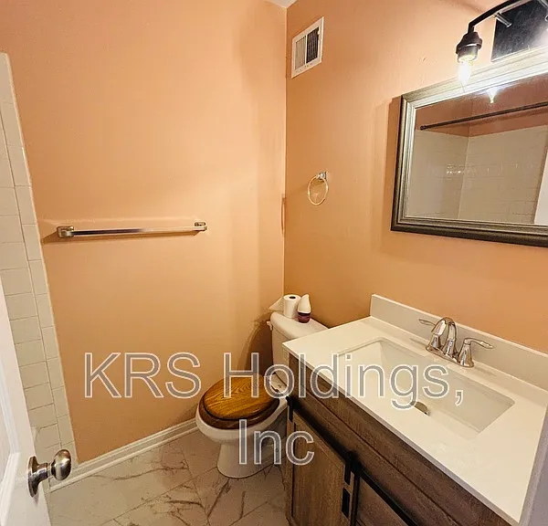 1235 Thomas Jefferson Pl — Photo 28