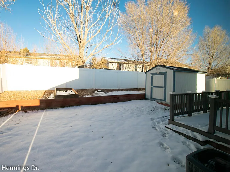 4585 Hennings Dr — Photo 15