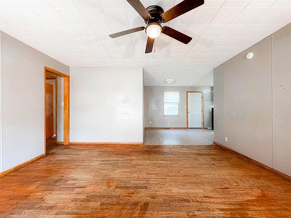 3rd image of 524 W Liberty Ave