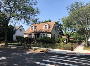 7906 262nd St, Floral Park, NY 11004