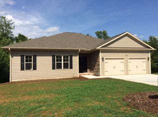 122 Beechmont Dr, Morganton, NC 28655
