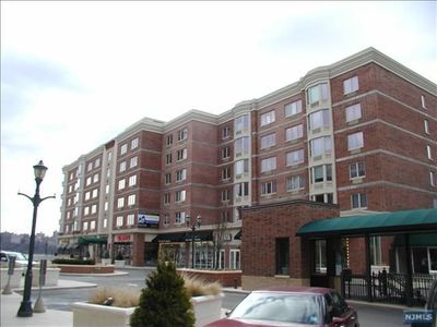 6502 City Pl, Edgewater, NJ, 07020