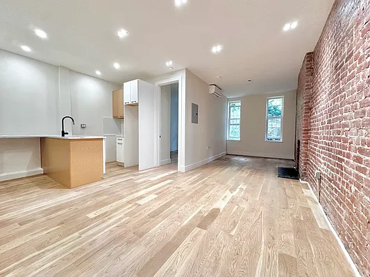 Rented by Doorway NYC, LLC | media 12