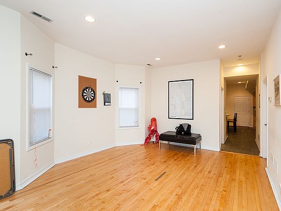 5th image of 3216 N Kenmore Ave #2