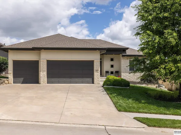 18710 Leavenworth St, Elkhorn, NE 68022