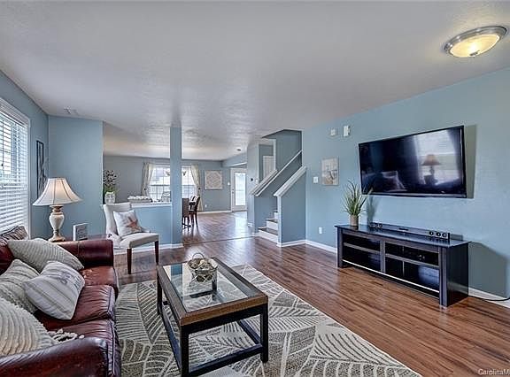 4th image of 141 Farm Springs Dr