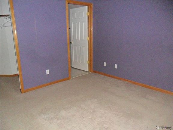 4th image of 5526 Greenway Dr