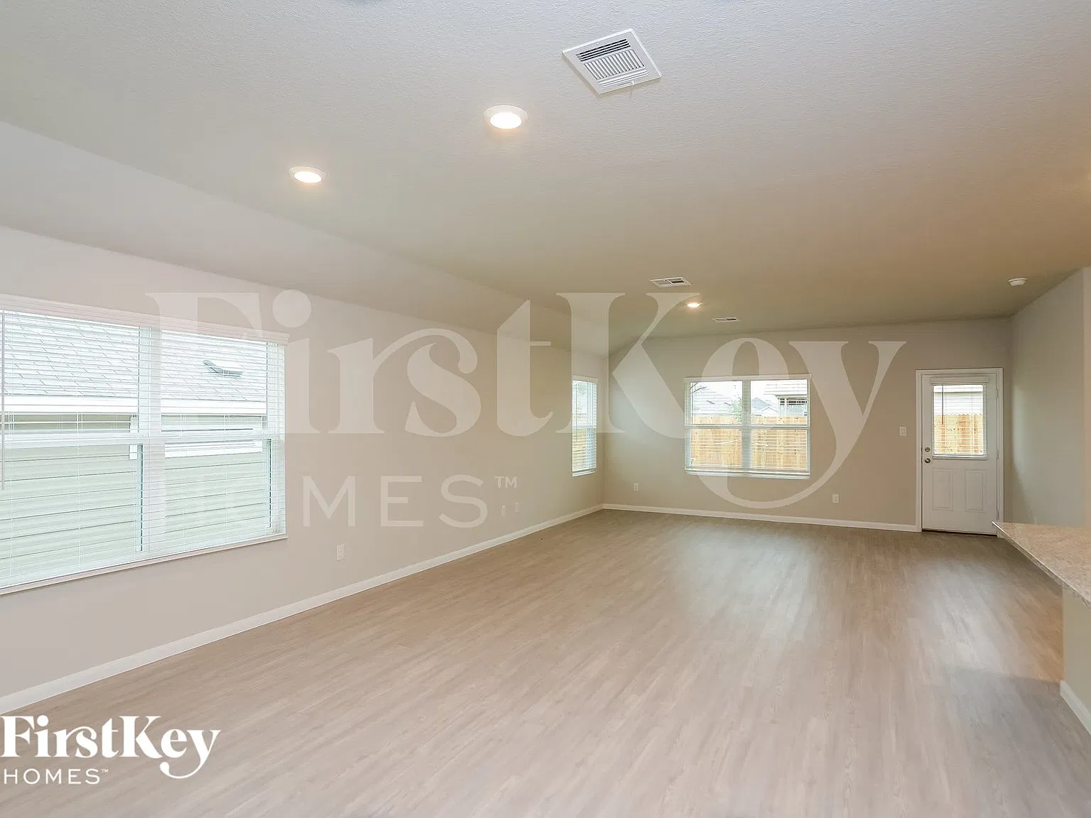 3 bed, 2.0 bath, 1910 sqft, $1,685 — Photo 2