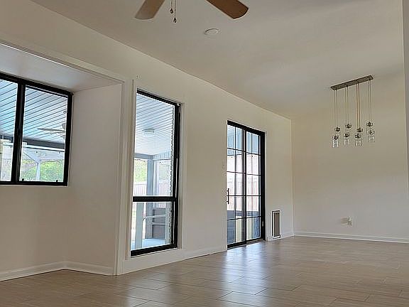 4th image of 430 Cumberland Ave