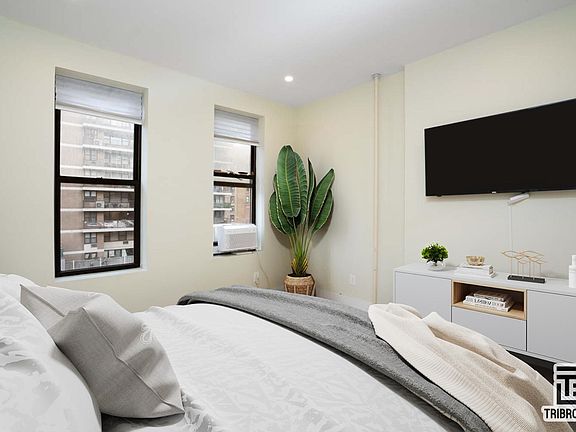 3rd image of 728 Amsterdam Ave #4