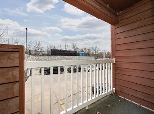 225 Woodside Dr, Iowa City, IA 52246