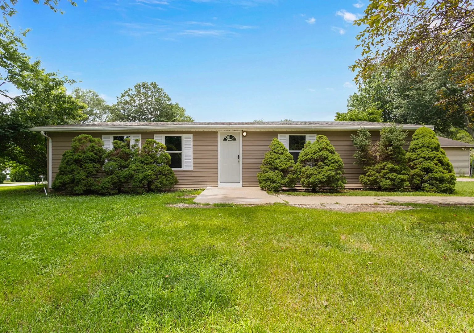 4 bed, 1152 sqft, $1,845 — Photo 1