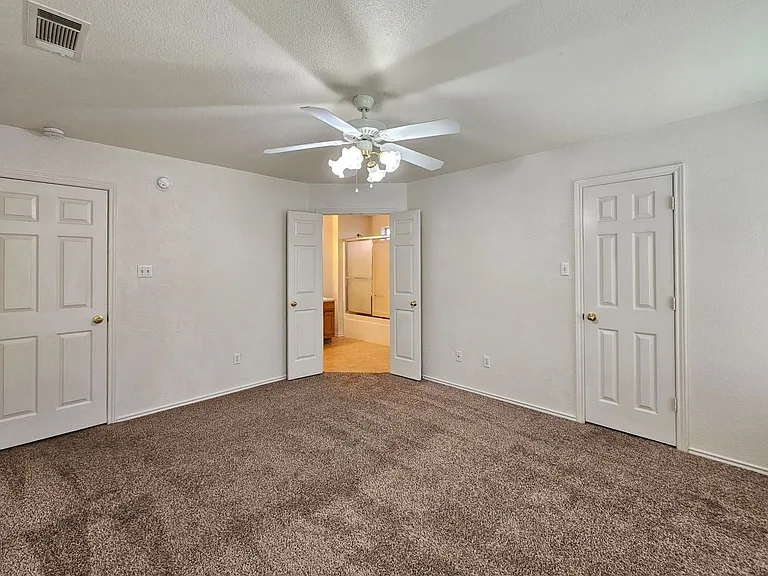 4604 Ledgestone Dr — Photo 8