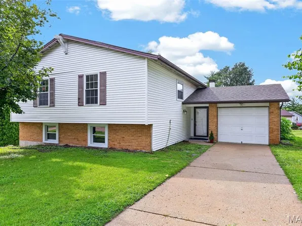 1523 Shadow Ln, Saint Charles, MO 63303