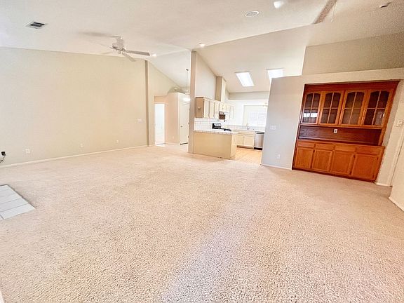 4th image of 792 Bluff Dr