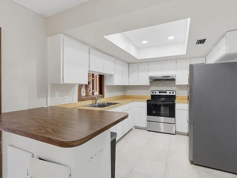 14505 Farm Hills Pl — Photo 3