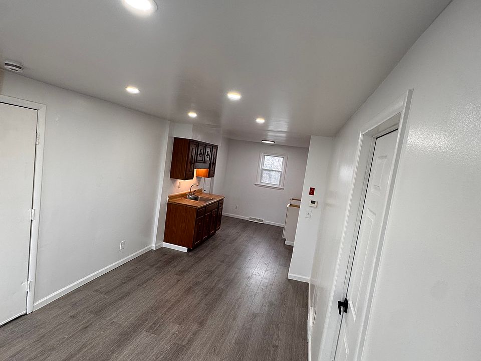 1st image of 2 Schuyler St #1
