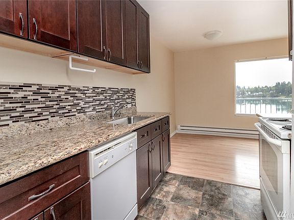 4th image of 924 Shorewood Dr APT 23
