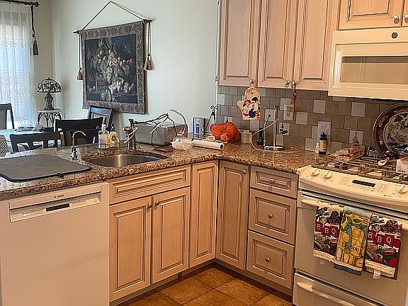4th image of 24 Gaylord Ct