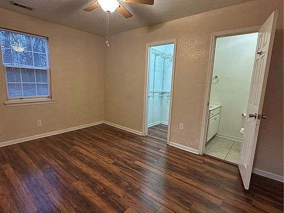 5th image of 412 Pleasant St
