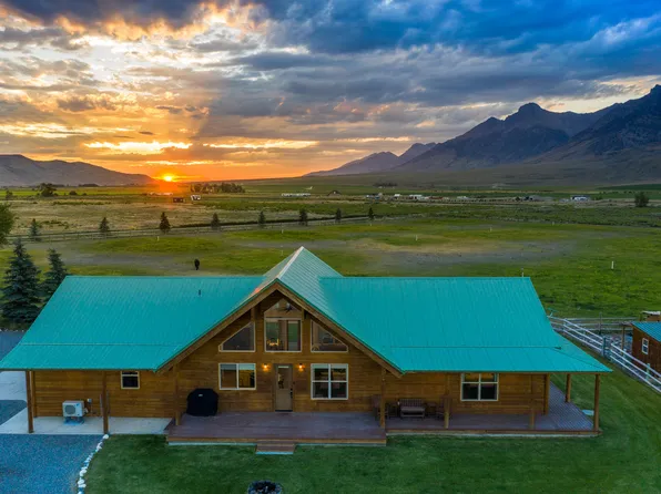 181 Crows Nest Loop, Mackay, ID 83251