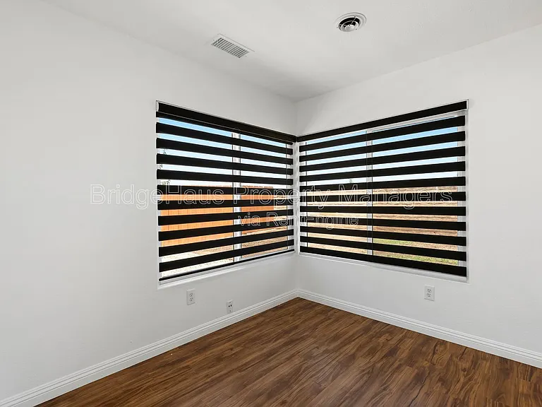 11004 Collinwood Dr — Photo 11