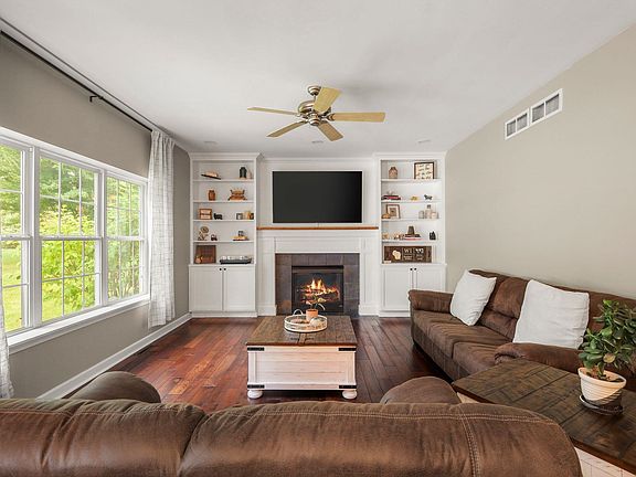 4th image of 1202 Tamarack Way
