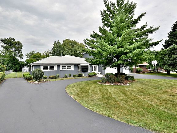 2nd image of 22W280 Woodview Dr