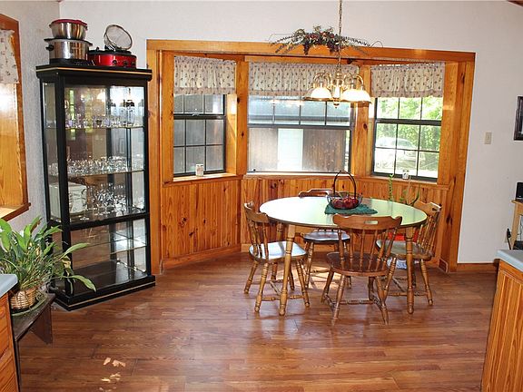 5th image of 16184 Hickory Dr