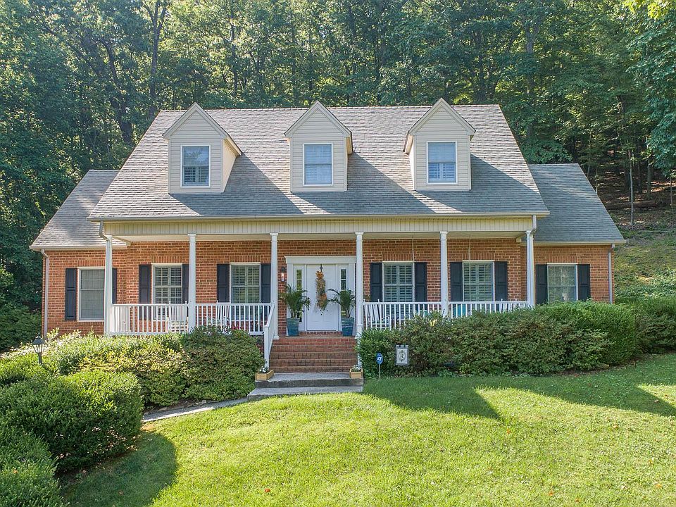 1st image of 333 Windsor Ct