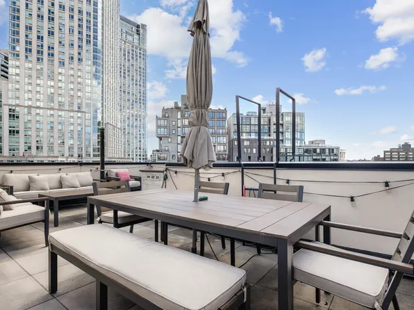 21-19 46th Avenue image 15 of 17