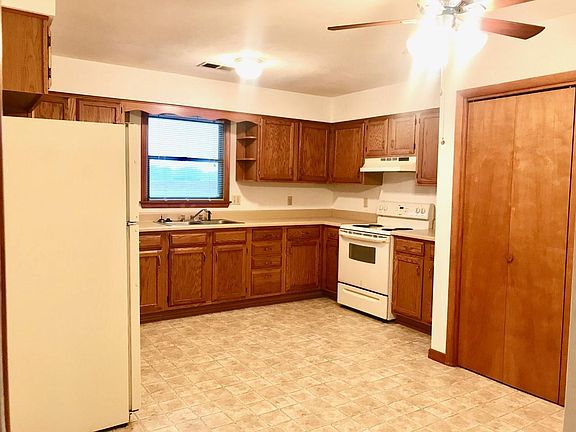 3rd image of 533 Circle Pine Dr