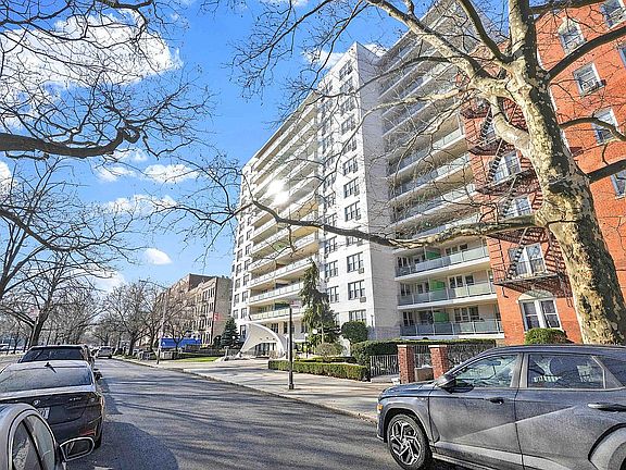 2nd image of 370 Ocean Pkwy APT 8H
