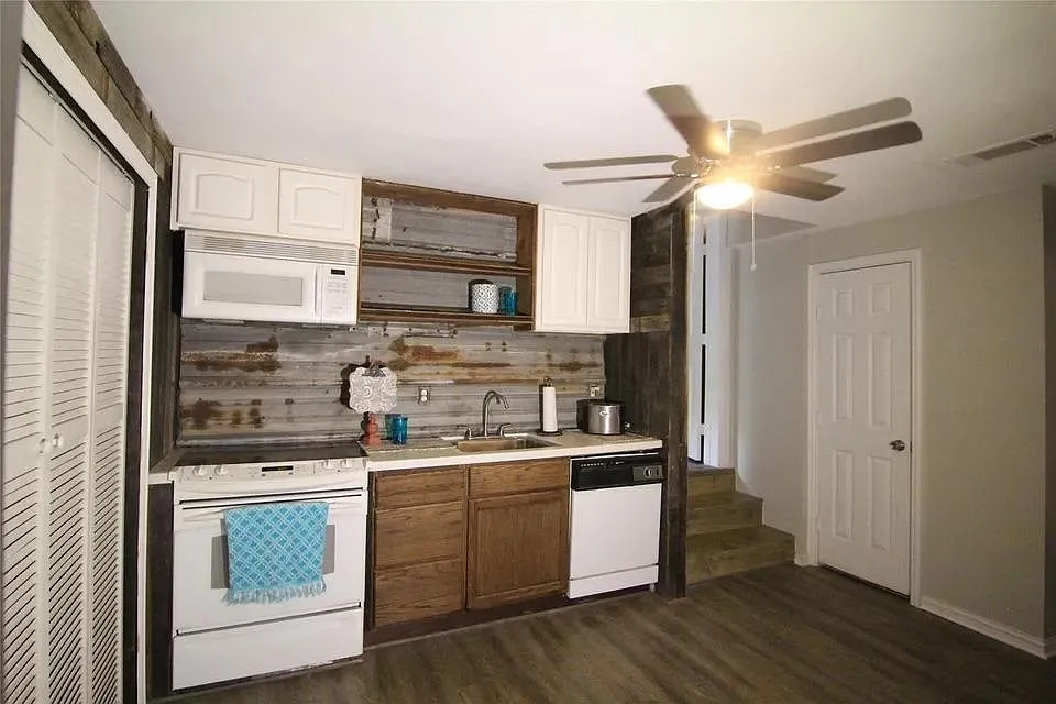 2 bed, 400 sqft, $900 — Photo 3