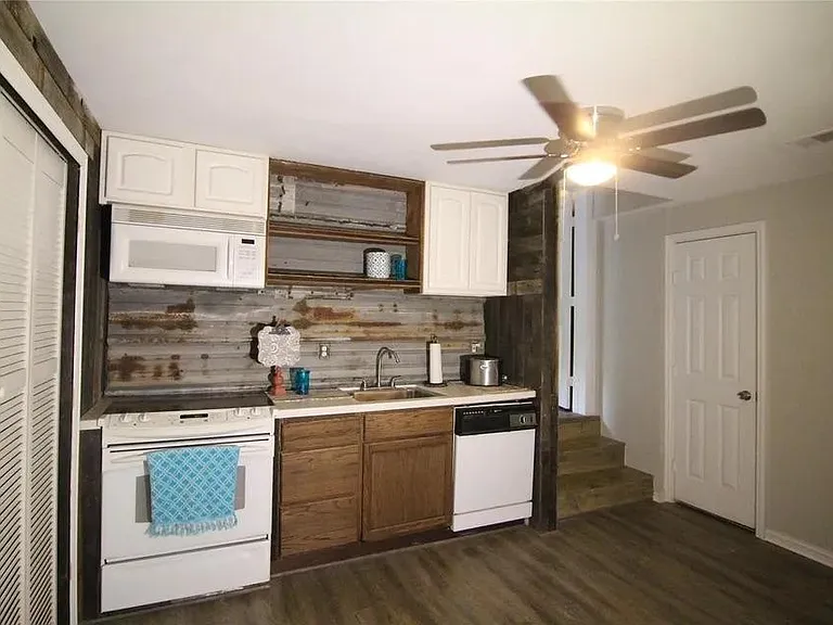 4000 Winfield Ave #B — Photo 3
