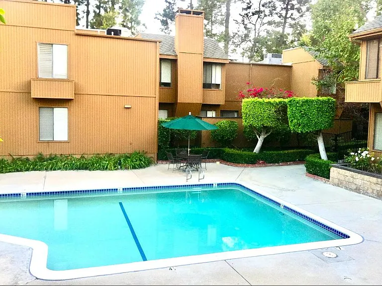 91 Arlington Dr #13 — Photo 4