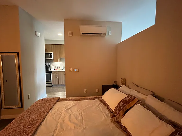 Makati Cir — Photo 12
