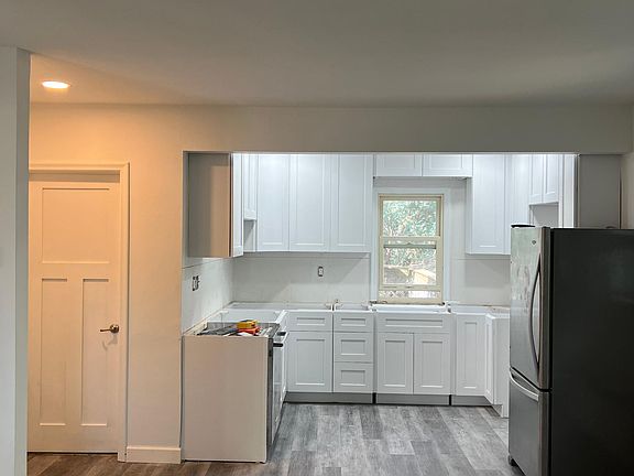 3rd image of 3533 Girard Ave S #4