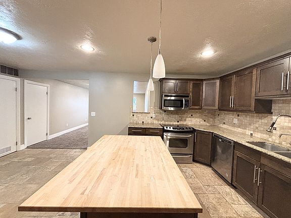 5th image of 1560 E Stratford Ave #1