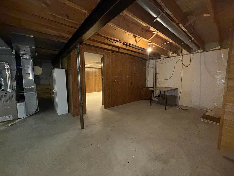 741 Woods Ct — Photo 21