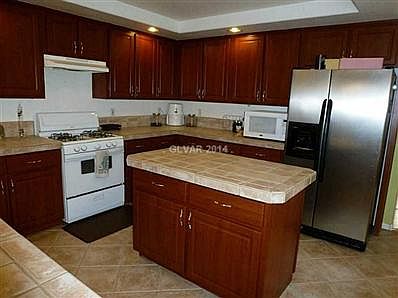 2nd image of 8629 W Gilmore Ave