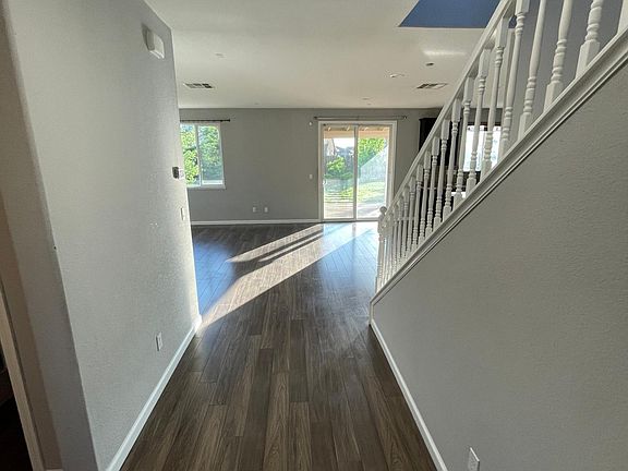 4th image of 2379 Azevedo Ave