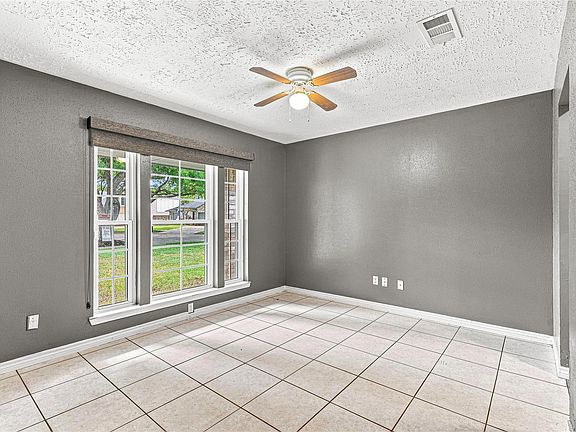 5th image of 2122 Courtshire Ln
