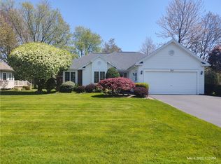 102 Collenton Dr, Rochester, NY 14626