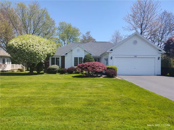 102 Collenton Dr, Rochester, NY 14626