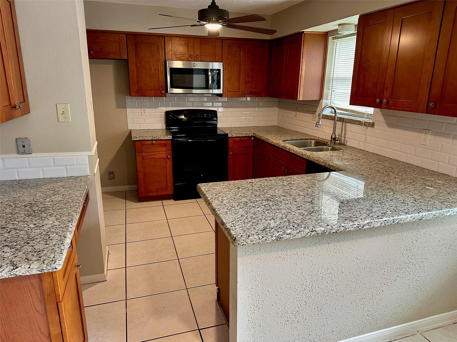 3 bed, 2.0 bath, 1784 sqft, $2,100 — Photo 1